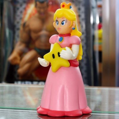 Super Mario Peach figure