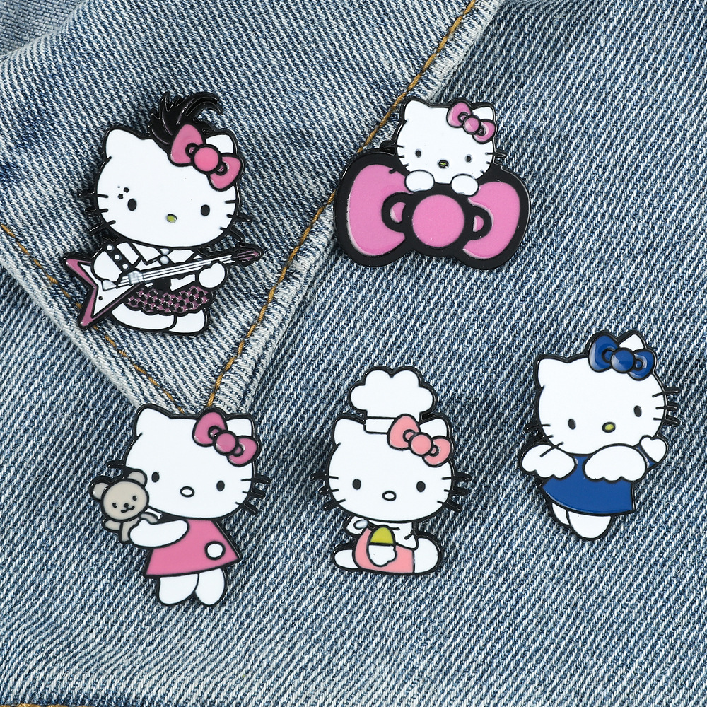 helloKitty anime pin