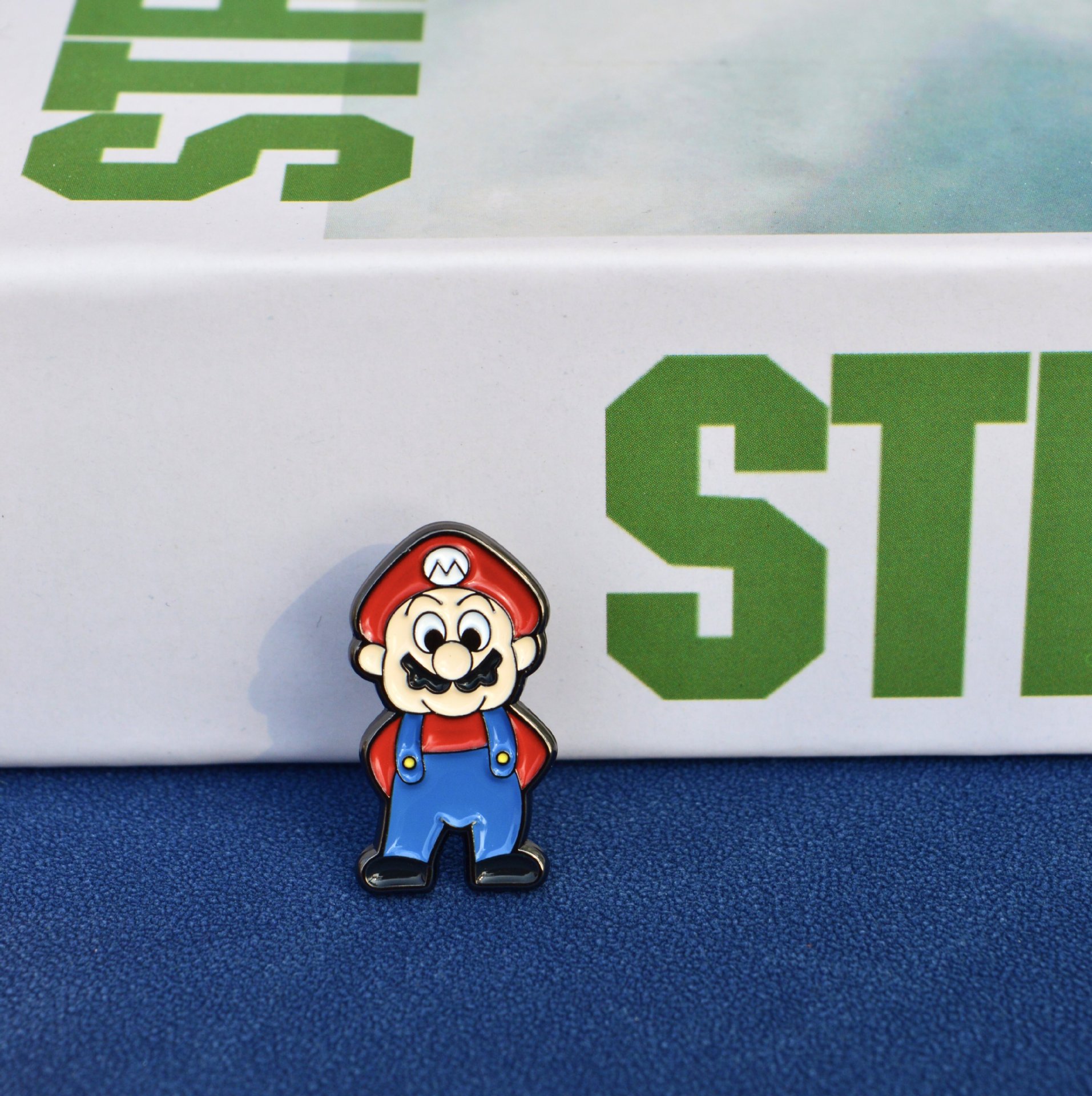 Super Mario anime pin