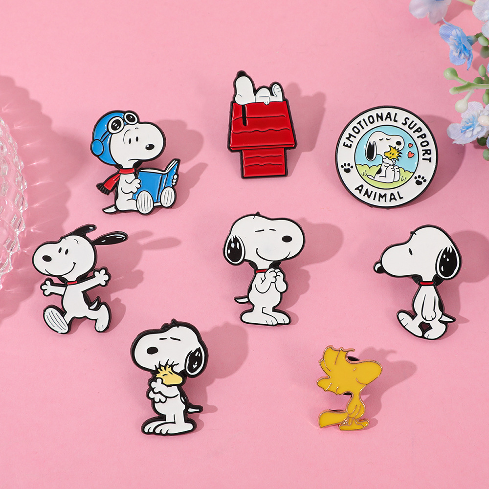 Snoopy anime pin
