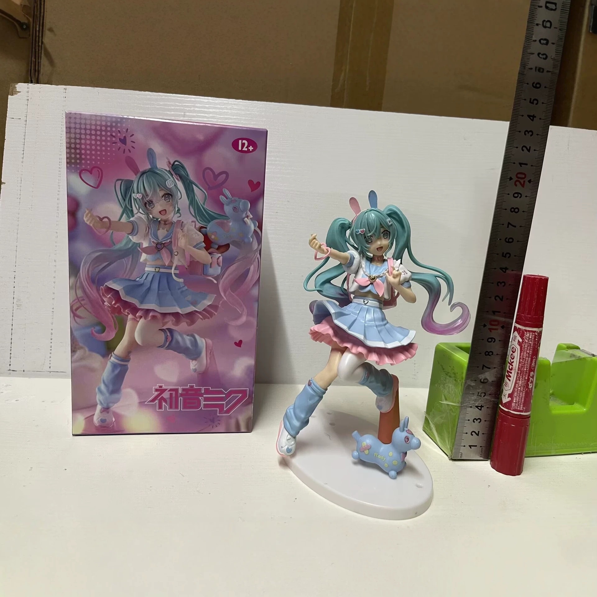 Hatsune Miku anime figure 19cm