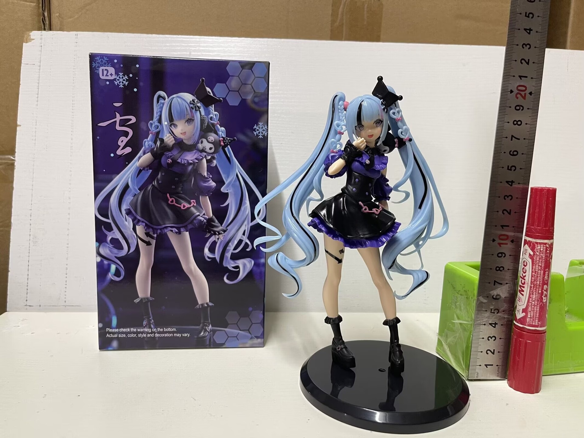 Hatsune Miku anime figure 21cm