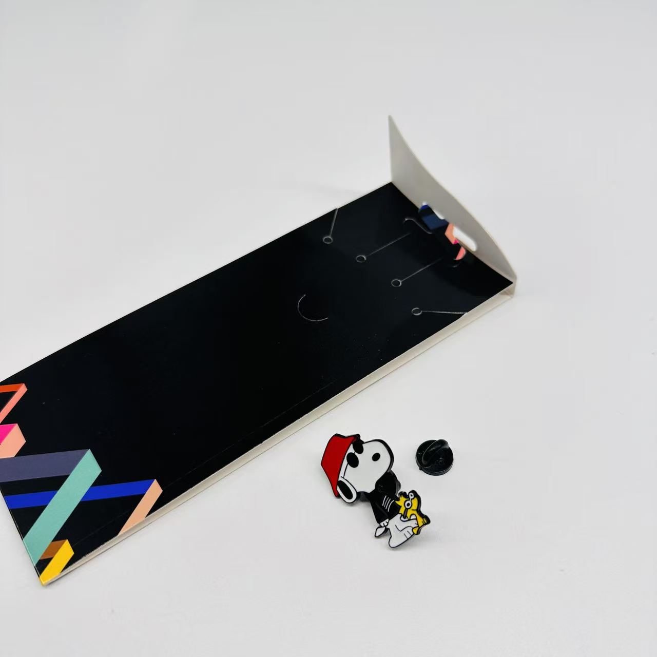 Snoopy anime pin