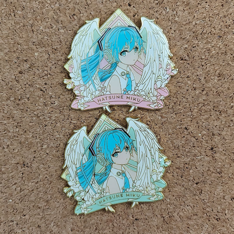 Hatsune Miku anime pin 2 pcs a set