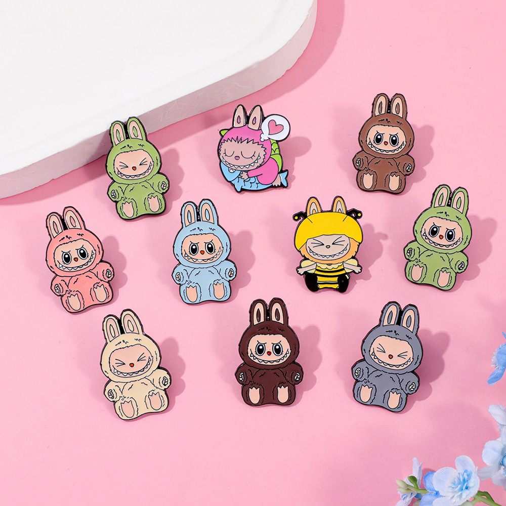 Labubu anime pin