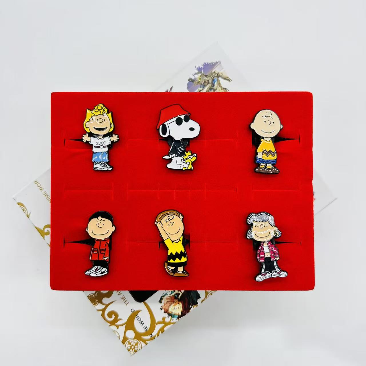 Snoopy anime pin set